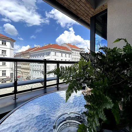 Viktoria With Garage & Balcony Daire *