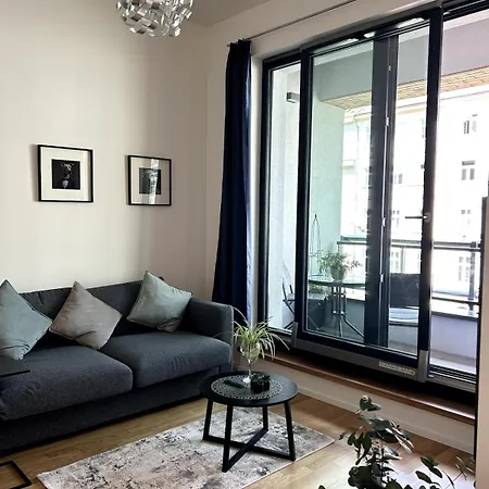 Viktoria With Garage & Balcony Daire